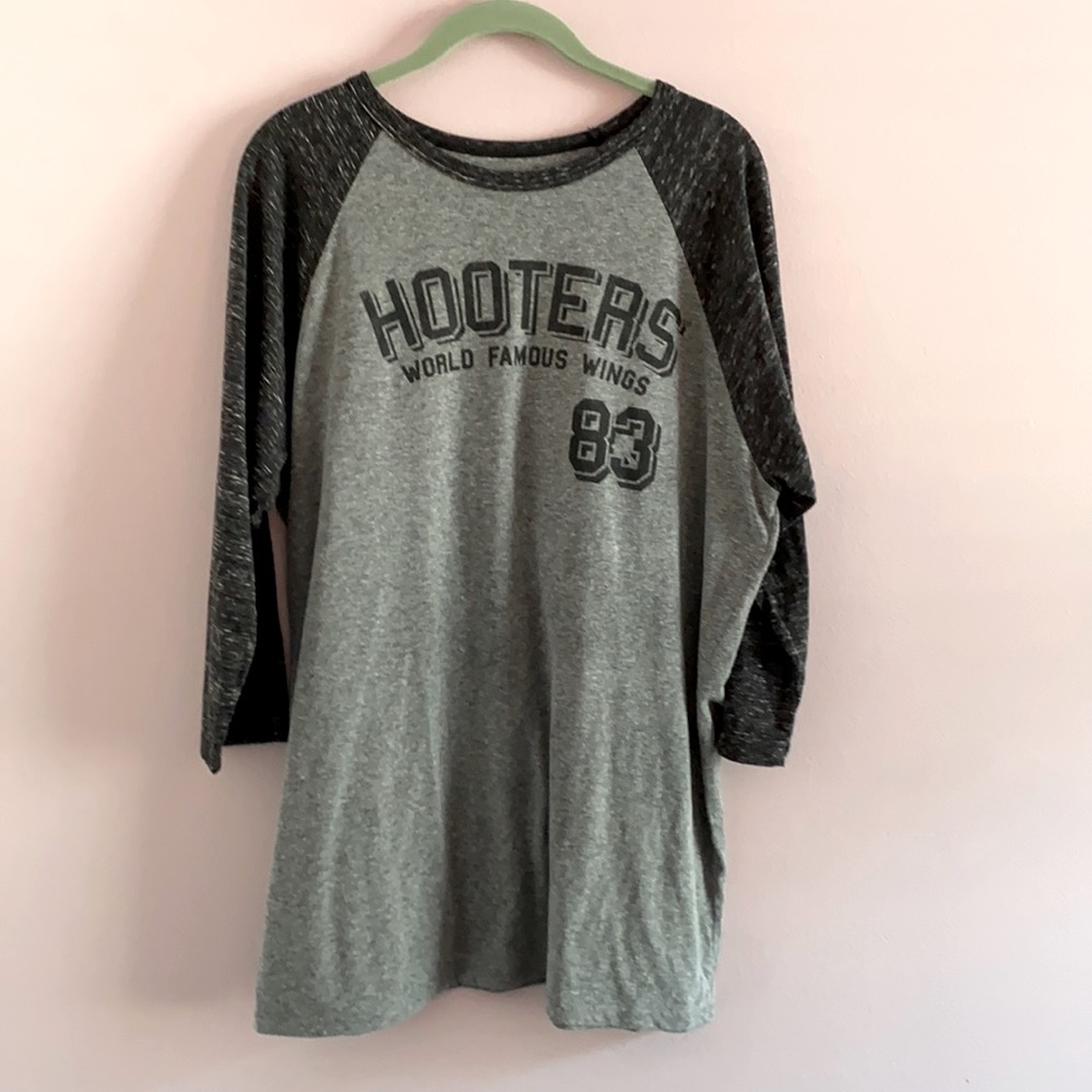 RARE Hooters 3/4 sleeve authentic raglan T-shirt